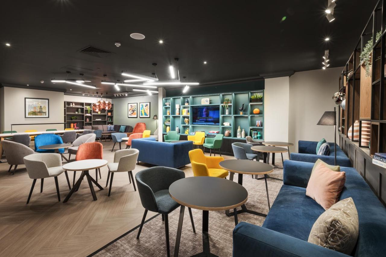 利兹韦克菲尔德M1 Jct40假日酒店 外观 照片